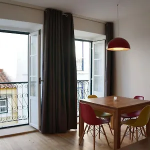 two-bedroom-apt-in-historic-location-close-to-the-river.hotels-lisbon-portugal.com/